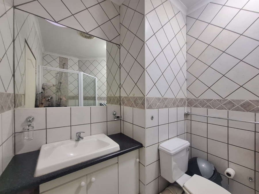 To Let 2 Bedroom Property for Rent in Meerhof North West